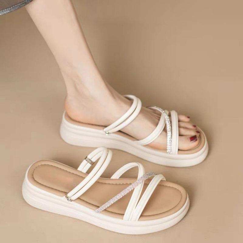 Stepping On Shit Feels Soft-soled and Wears Slippers for Women's Summer Wear 2025 New Fashion Casual Sandals Thick-soled Non-slip Beach Shoes