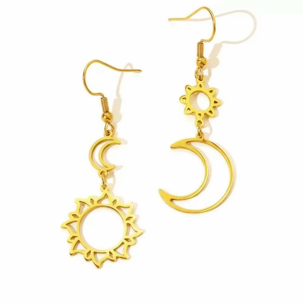 1 Pair Fashion Retro Hollow Earrings Bohemian Style Alloy Sun Moon Earrings Ethnic Asymmetric Design Drop Earrings for Women