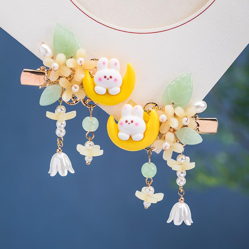 

Детские аксессуары для волос в старинном стиле: Ханьфу Плетёный Лавр и Заколки из Кроличьего Меха Лунного Кролика.