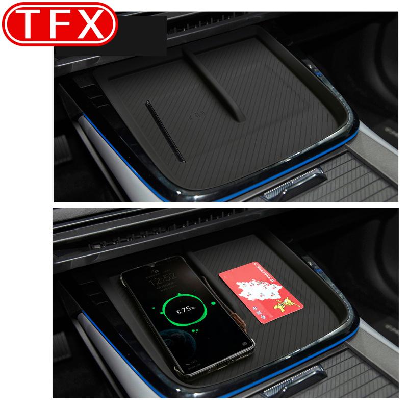 For Lynk & Co 08 Car Styling Central Control Wireless Charging Silicone Pad Central Storage Dustproof Mat Auto Acccessories