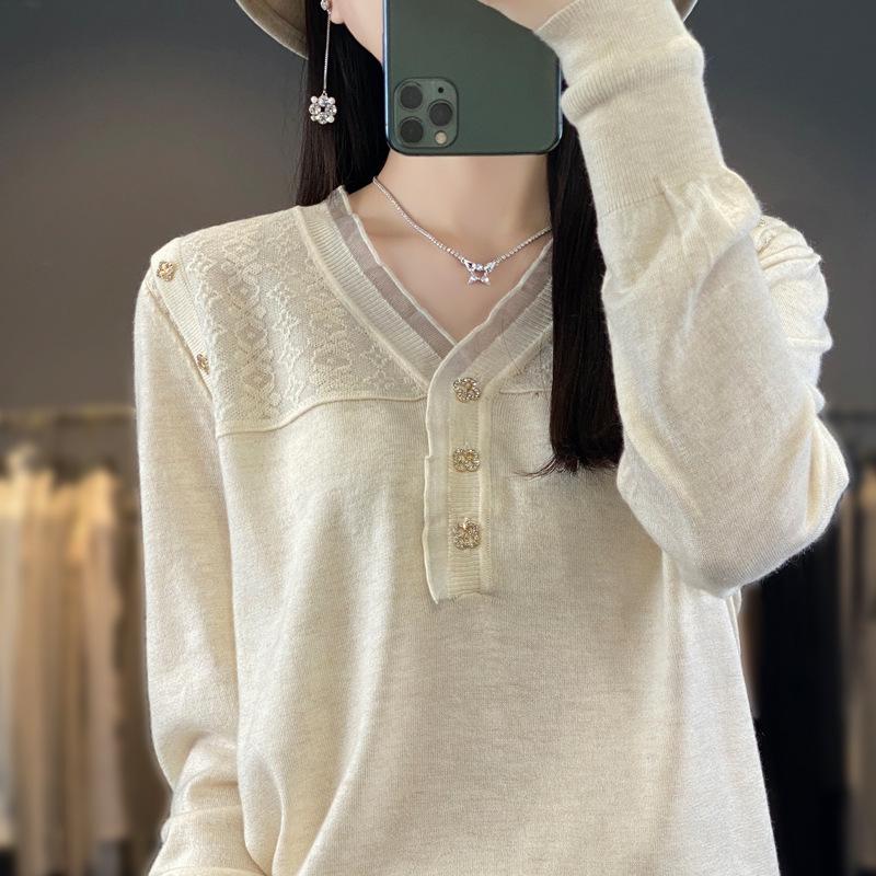 

Кашемировый свитер с V-образным вырезом и кружевной отделкой 2025: Новый модный свободный жаккардовый трикотаж Extra Large грязно-белый