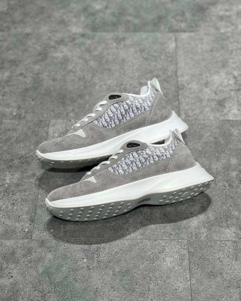 European Style Men's Embroidered Casual Low-Top Sneakers with Thick Sole