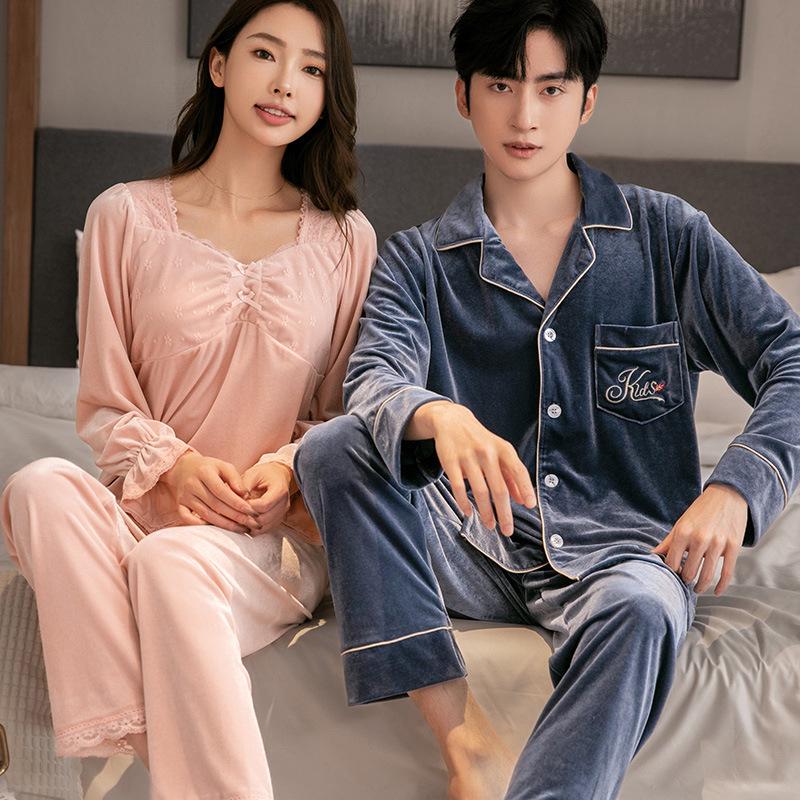 2025 Paar-Pyjamas: Damen Gold Samt Langarm & Herren Fleecegefütterte Koreanischer Stil Homewear