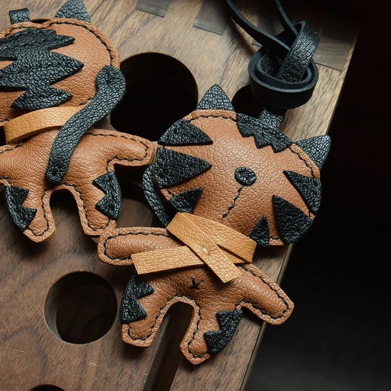 Elegant Ragdoll Cat Keychain Genuine Leather Car Key Holder - Stylish Purse Charm for Women