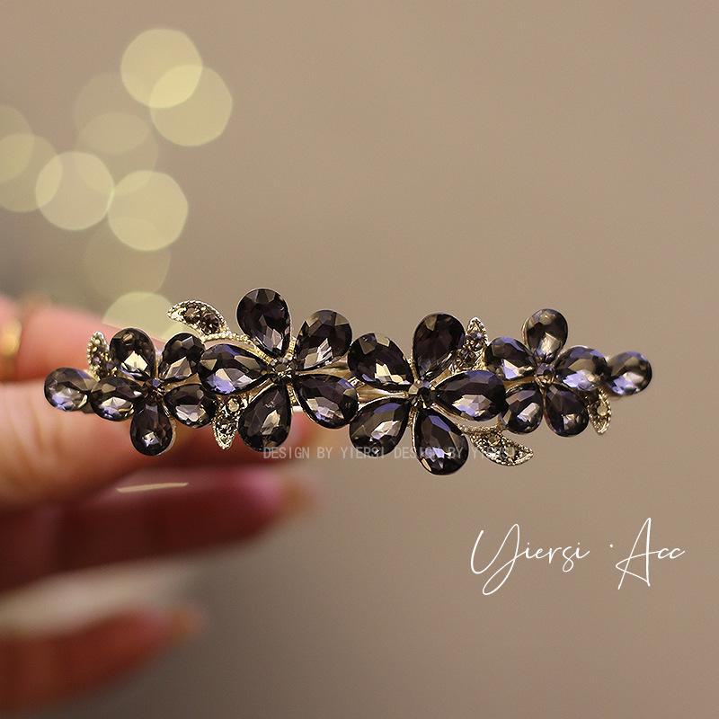 Large Spring Hairpin: Half-Tied, Horizontal Clip for Back of Head or Ponytail, Ideal for Mothers' Hairstyles.