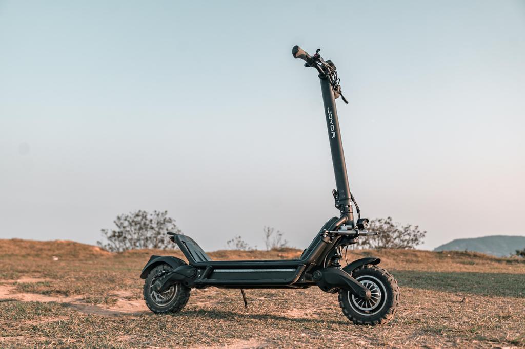 JOYOR E6-S Elektrická koloběžka 2x 1600W Motor, 60V 31,5Ah Baterie, Dojezd 100KM, Hydraulické brzdy, 11palcová kola Skládací E-koloběžka
