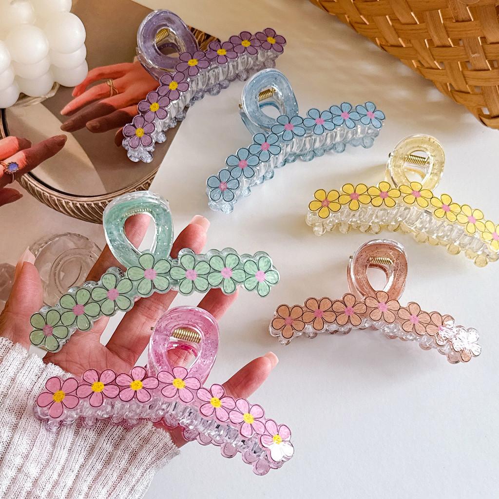 High-quality Acrylic Flower Hair Clips For Women In Chic Colors Great For Everyday Use