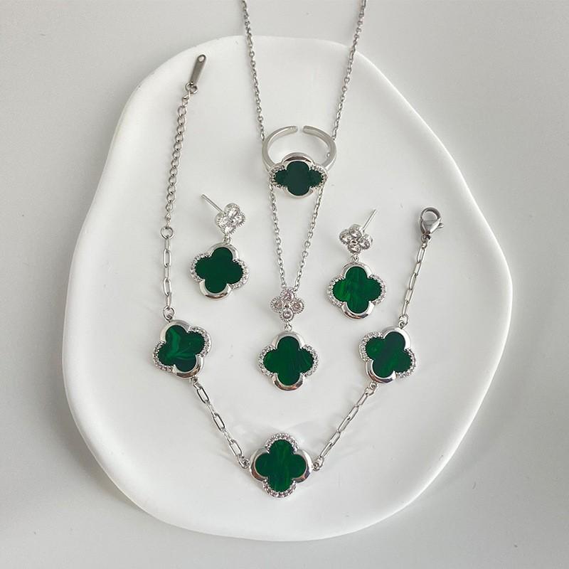 Elegante Set di Gioielli Quadrifoglio Madreperla 4 Pezzi Collana a Catena Acciaio Titanio Dorato/Tonalità Bracciale Orecchini Anello Donna