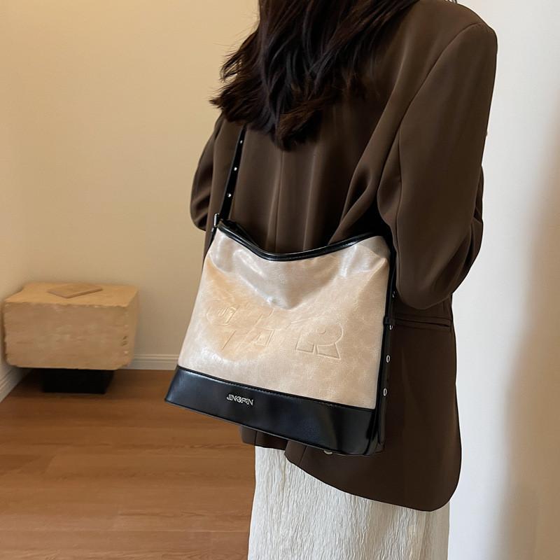 Retro Commuter Large Capacity Shoulder Bag Women's 2023 New Autumn Winter Fashion Bucket Bag Cross-border Trend