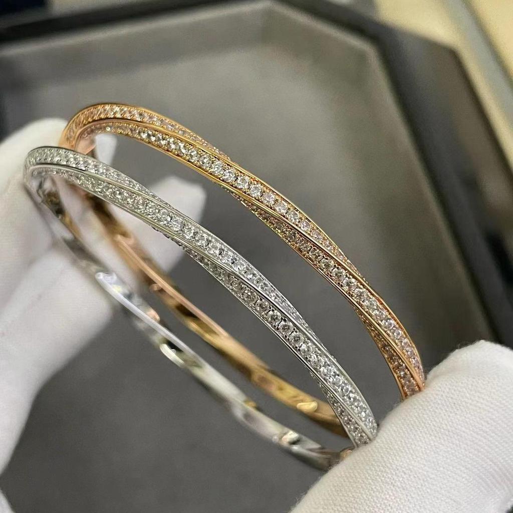 18K Gold Twisted Floral Bracelet for Women: Finely Carved, Diamond-Free, Spiral Design