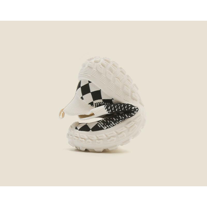 Kids Breathable Flyknit Soft Soled Casual Sports Sneakers For Boys And Girls
