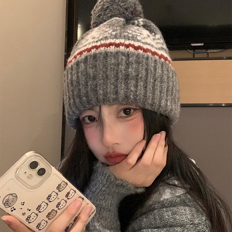 Women's Woolen Hat Autumn and Winter New Style Retro Thickened Warm and Face Showing Small Knitted Toe Cap