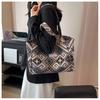 Large Capacity Ethnic Style Tote Bag for Women Fashionable Commuting Single Shoulder Tote Bag