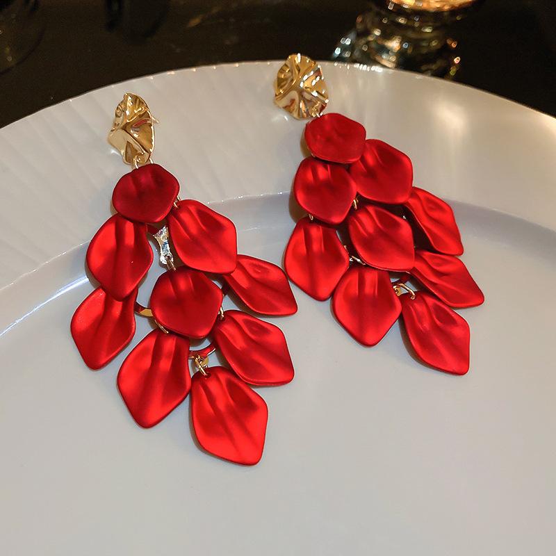 Silver Needle Zircon Flower Pearl Earrings New Year's Light Luxury High-end Stud Earrings Retro Temperament Red Earrings Women