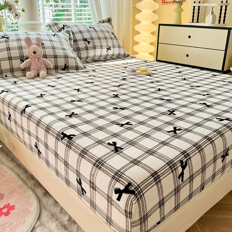 Soft Bedsheet Warmth Fitted Sheet Cartoon Style Bed Linen Velvet Bed Cover Sheets with Elastic Band Drap De Lit (No Pillowcase)