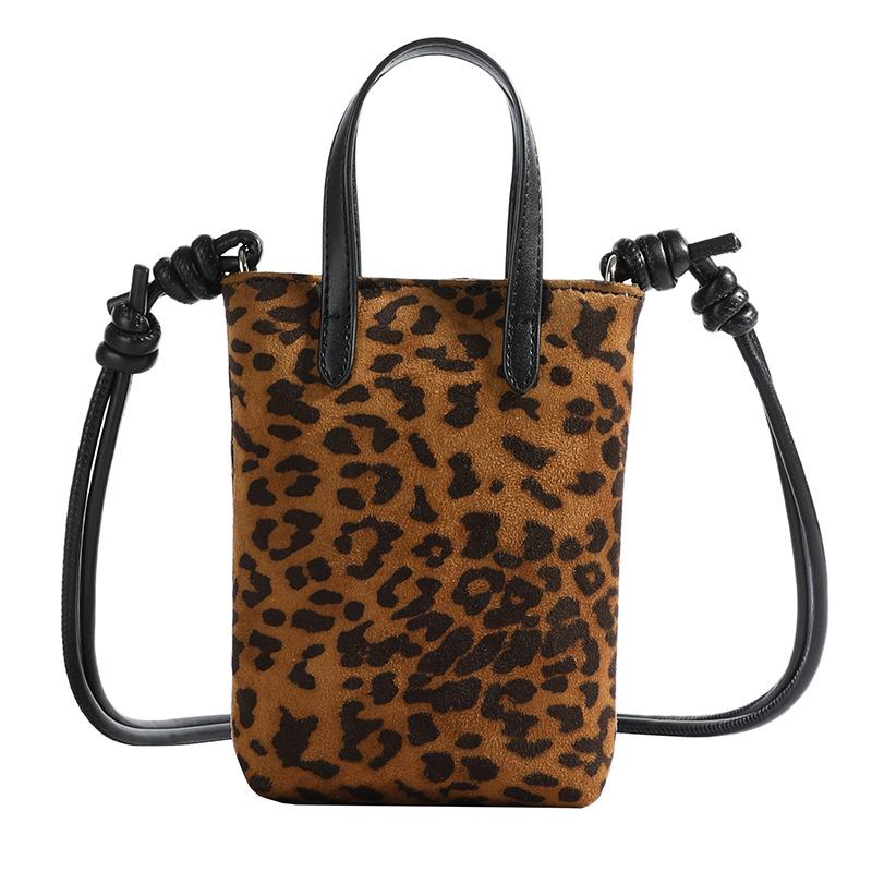 

Bag Women s New Casual Versatile Messenger Bag Fashionable Shoulder Mobile Phone Bag цветной печати леопарда