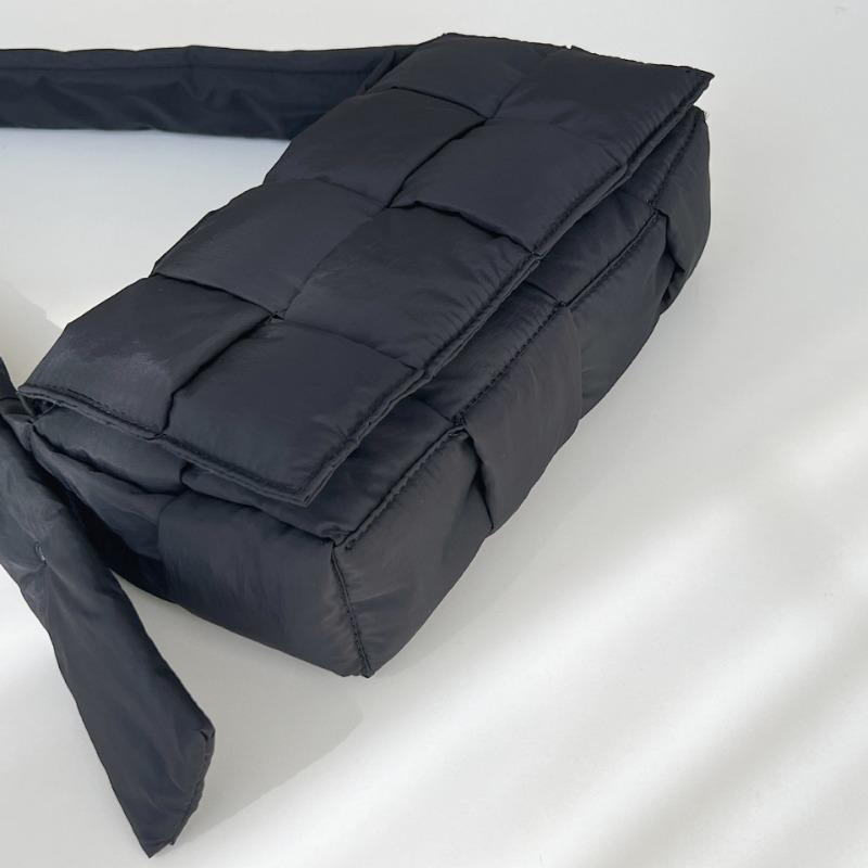 Handwoven bag niche design plaid flip-top cotton clothing bag autumn and winter wide shoulder strap nylon messenger bag women