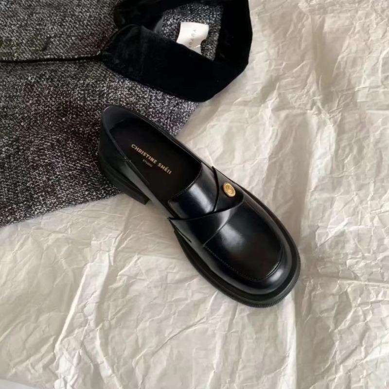 

Маленькие золотые монетки на толстой подошве наступают на пятки ленивым толстым каблукам для женской весенней новой коллекции в стиле для девочек, яркие кожаные маленькие кожаные туфли 40