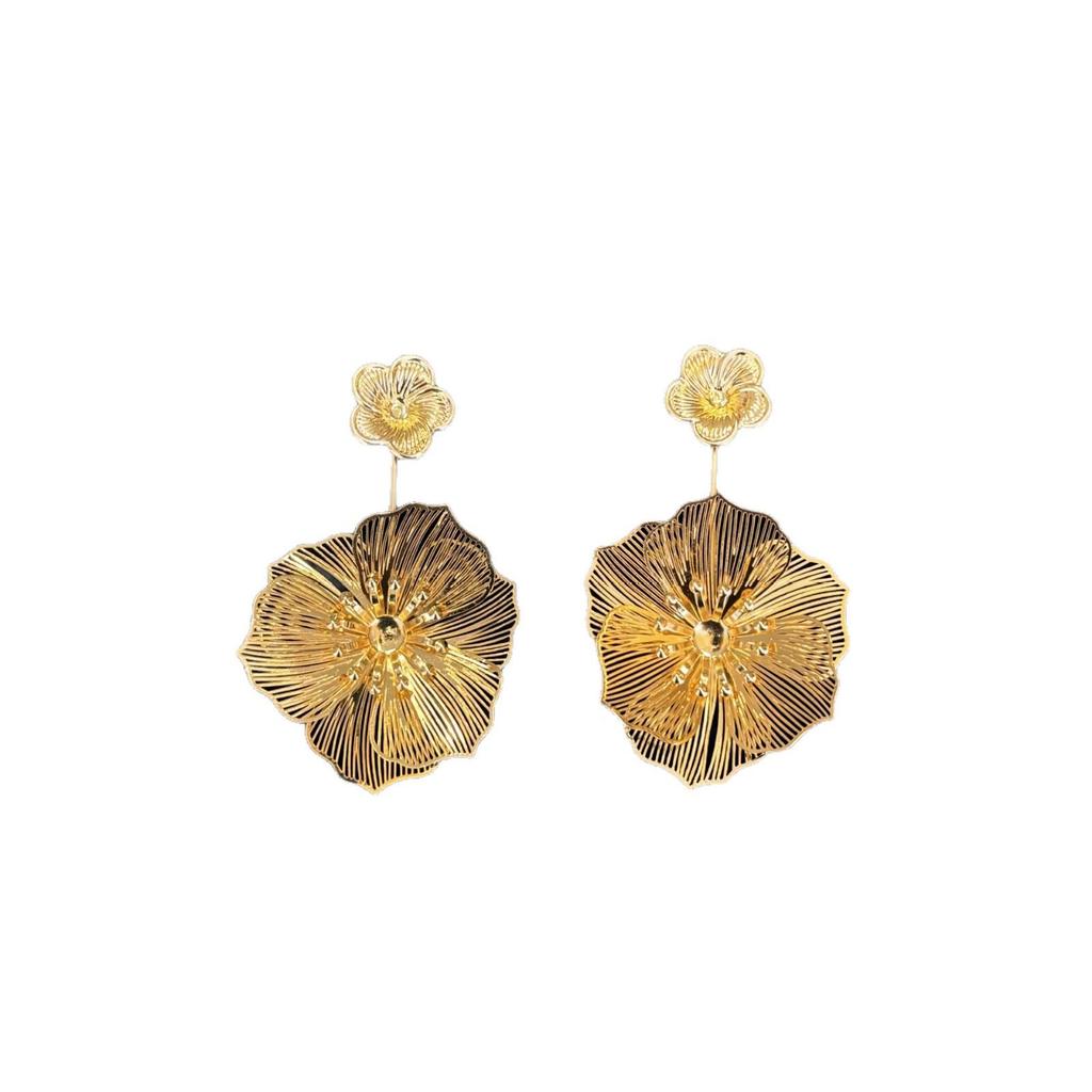 European-American Metal Flower Stud Earrings: High-End, Fashionable Design with a Luxurious and Unique Sense of Style.
