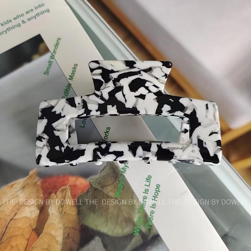 

Stylish Large Acetate Hair Claw Clip For Women With Vintage Aesthetic And Vibrant Colors Cow Pattern