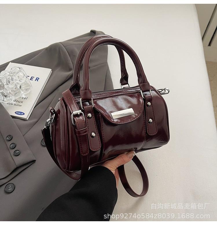 Going Out Handbag 2025 Autumn and Winter New Niche Design Boston Pillow Bag Fashion Crossbody Foreign Style Shoulder Bag