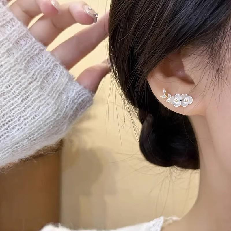 Kolczyki sztyfty ze srebra 925 z gałązką i liśćmi chińskiej śliwy - Lekki luksus, wszechstronny design