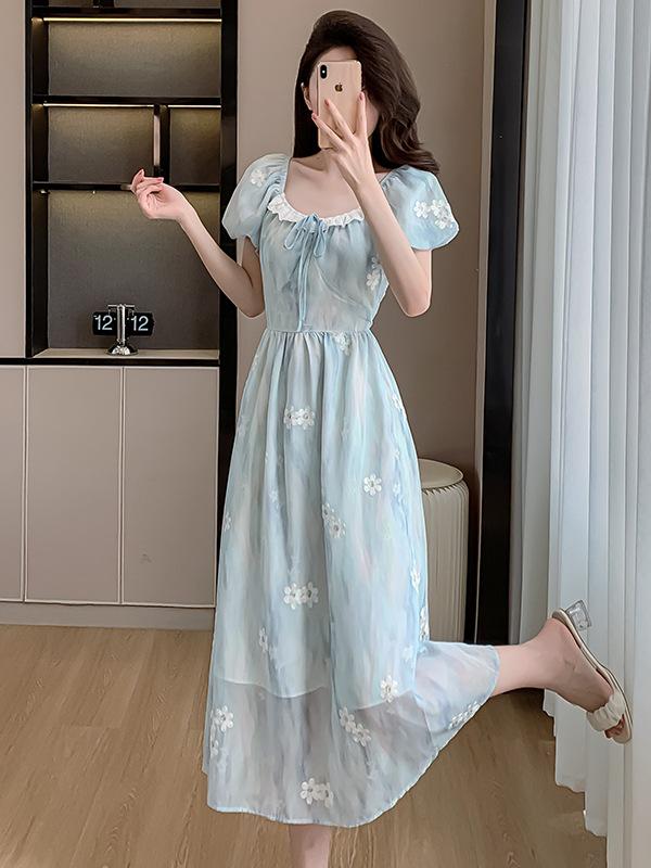 

Summer Floral French Embroidery Dress for Women - Square Neck, Bubble Sleeve, Waist Slimming, Elegant & Graceful Medium