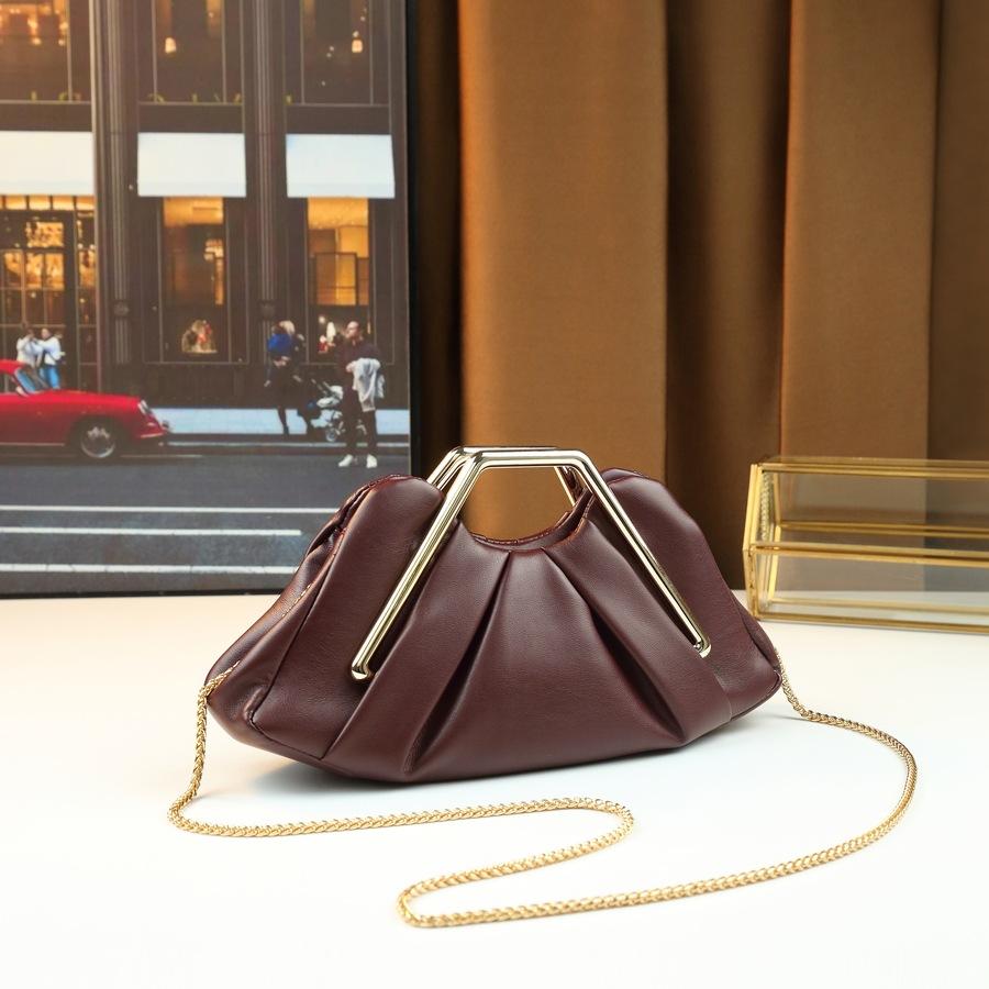 

Cloud Pleated Handbag Fashionable Dinner Party Women Shoulder Crossbody Light Luxury Chain Bag темно-коричневого кольору