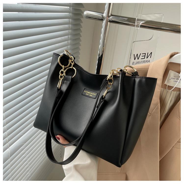 

2026 New Fashion Tote Bag for Women Large Capacity Light Luxury Shoulder Bag High Quality Affordable Commuter Bag