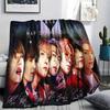 1 ks Flanelová deka s potiskem K-pop skupiny, Vysoká kvalita, Pohodlná pro všechna roční období, Domácí dekorace, Teplo a pohodlí, Perfektní pro dárky