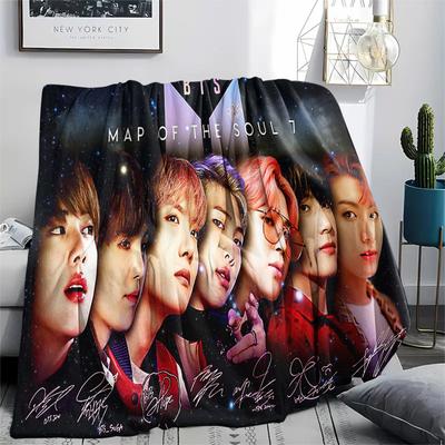 1 Stück K-Pop-Gruppen-Print Flanelldecke, Hohe Qualität, Bequem für alle Jahreszeiten, Heimdekoration, Wärme und Komfort, Perfekt für Geschenke
