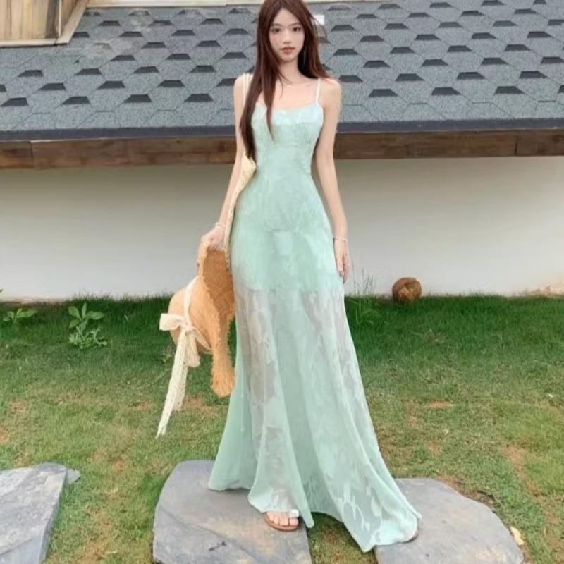 Summer new French fresh and sweet suspender dress women's seaside vacation wear waist medium and long skirt