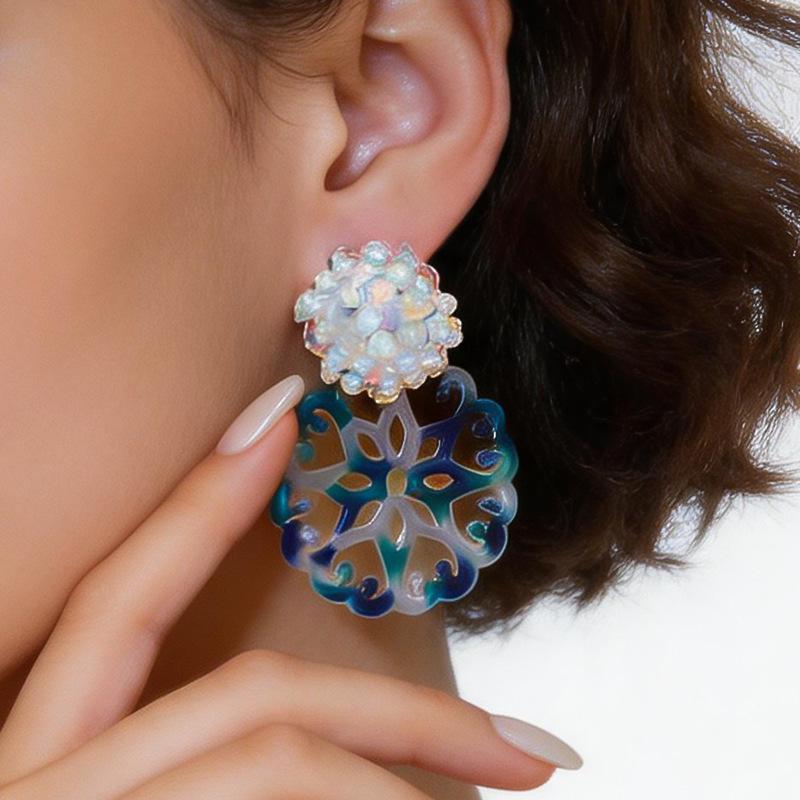 Retro Resin Glass Flower Stud Earrings: Vintage Holiday Style for Women