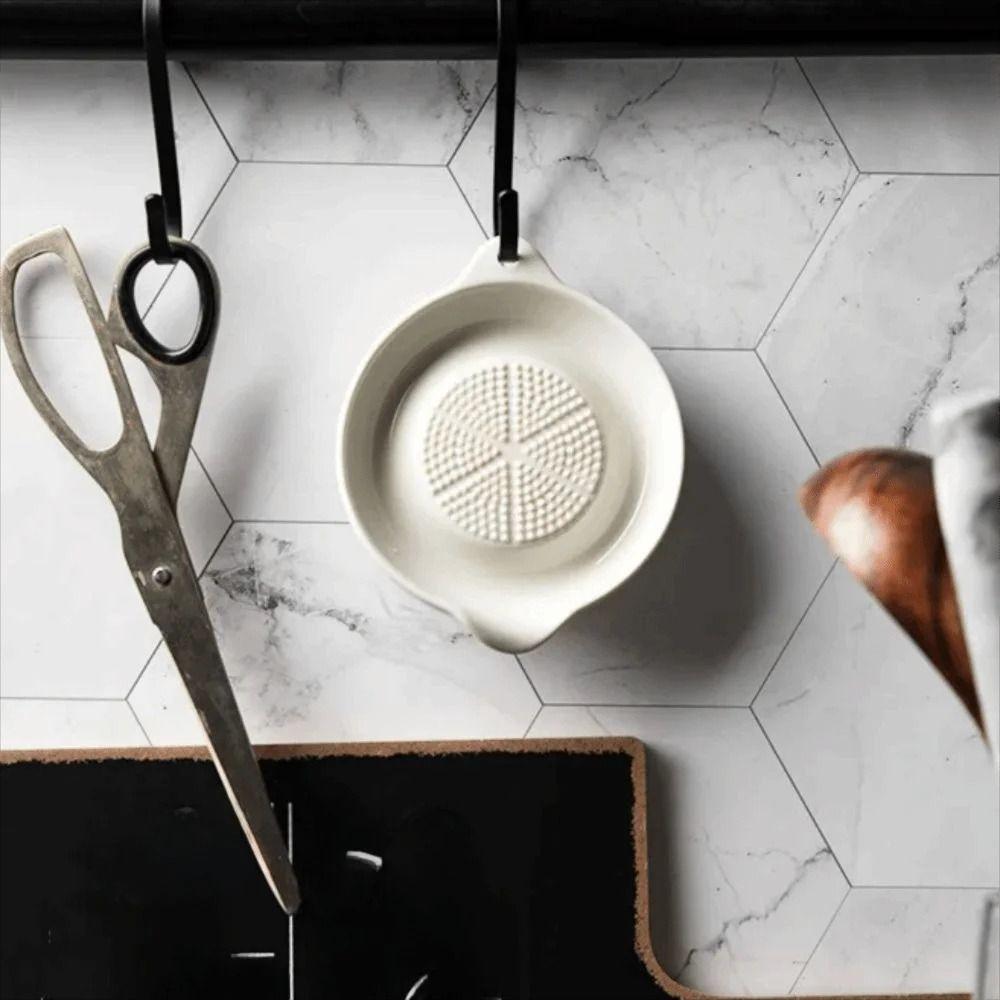 Round Garlic Shredding Plate Manual Porcelain Carrot Grinding Dish Fruit Puree