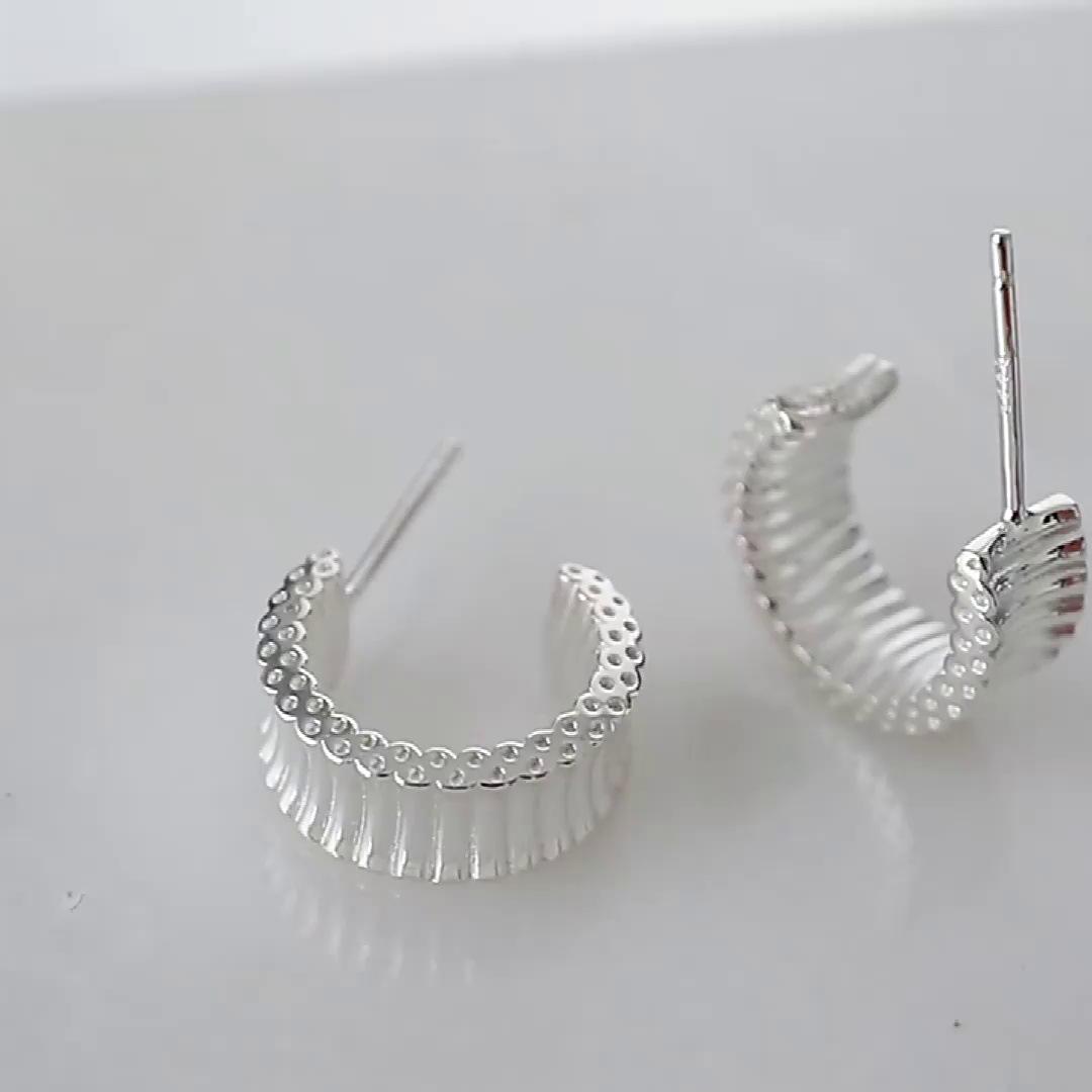 

S925 Sterling Silver Niche Design Premium Cold Wind Earrings Earrings Women s French Earrings Pleated Gear Stud Earrings 925 серебряный