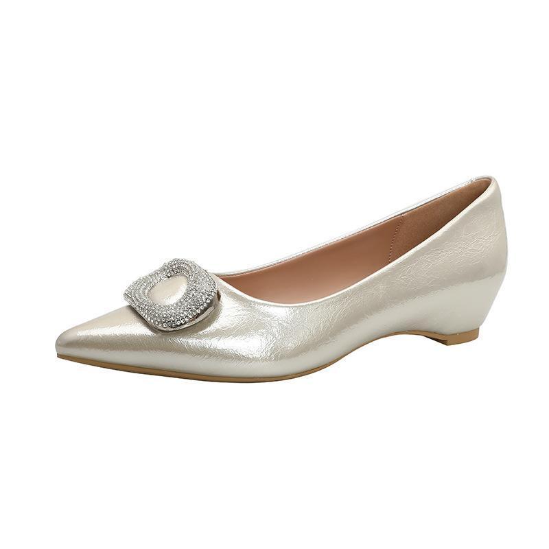 Inner Height Increase Single Shoes Women's 2025 Spring and Autumn New French Rhinestone Metal Buckle Pointed Flat Shoes Versatile Commuter Women's 