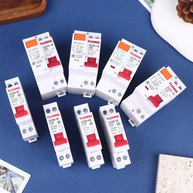 DZ30LE Residual Current Circuit Breaker 230V 1P+N Residual Circuit Breaker With Over And Short Current Leakage Protection RCBO M