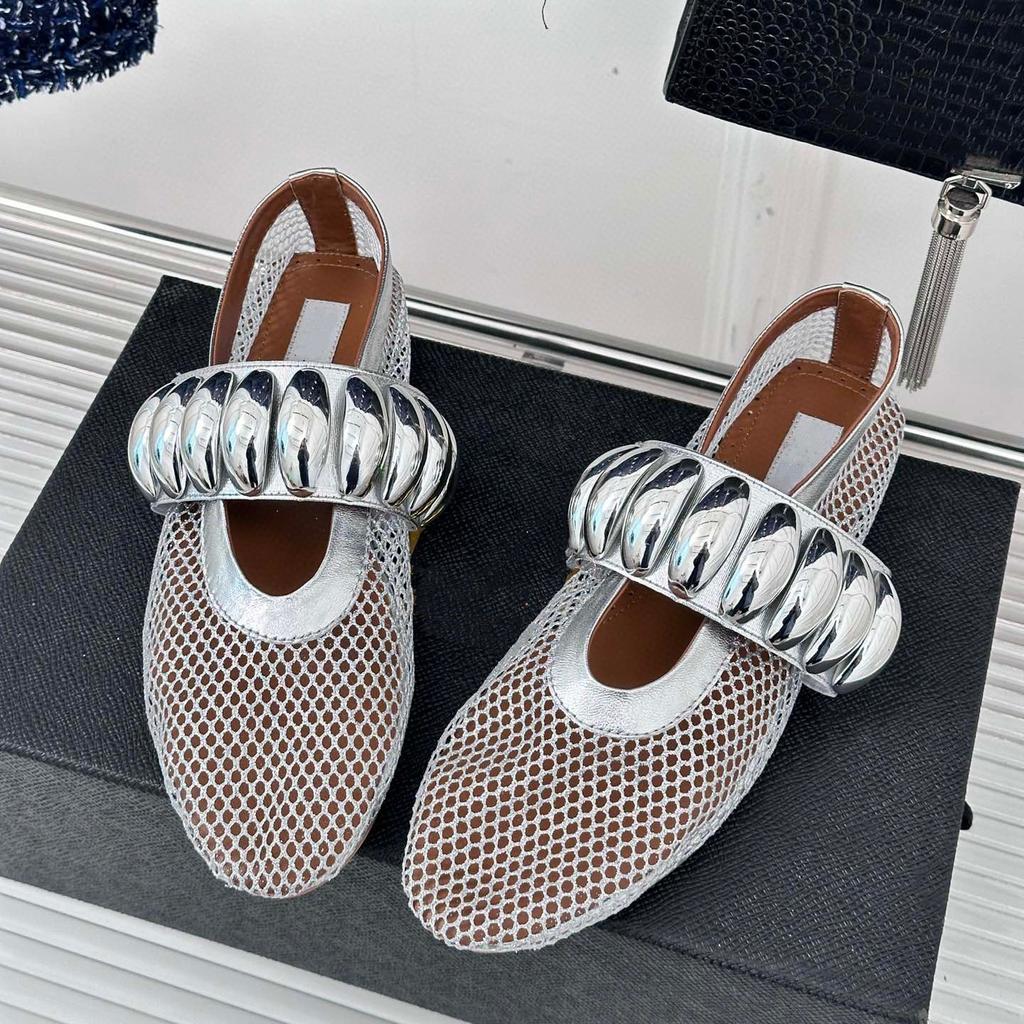 Fashion Mesh Flat Sandals Women Hollow Designer Sandals Female Metal Buckle Rivet Ballet Round Head Breathable Mesh Pumps Women