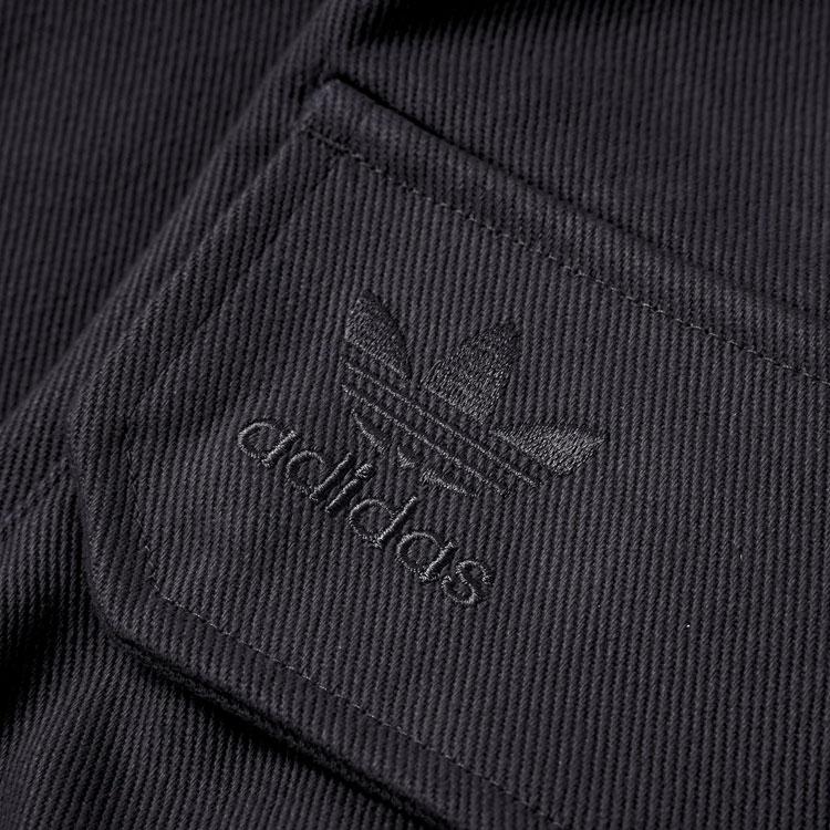 Adidas Originální cargo kalhoty s jednobarevnými 3D kapsami a stahovací šňůrkou Pánské spodky Černé JG3955