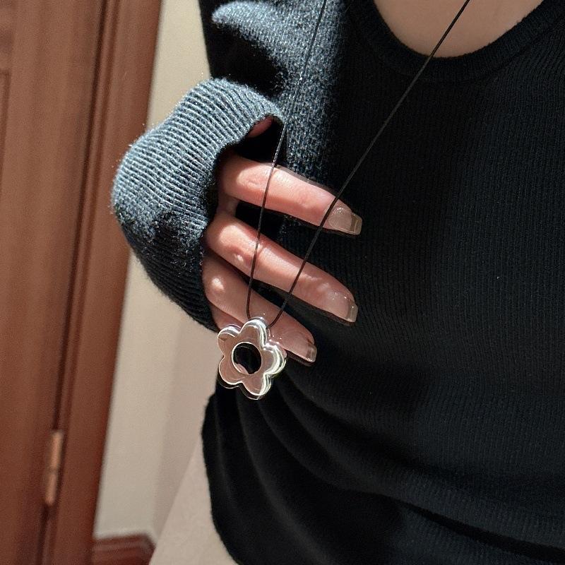 Fashion 925 Sterling Silver Flower Pendant Sweater Black Rope Chain Necklace for Women