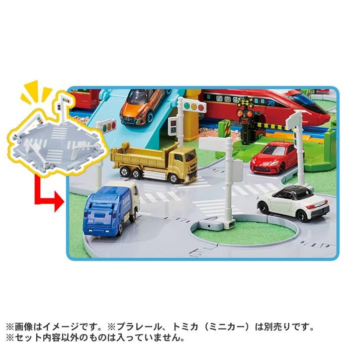 TAKARA TOMY Tomica Tomica Town Railroad Crossing, Overpass & Intersection Road Set - Toy Car - 3+ Years - 8 X 24 X 19 Cm
