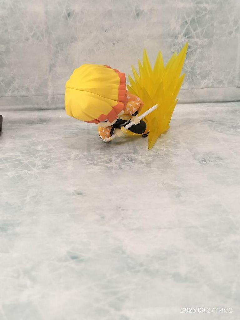 [USED] Demon Slayer: Kimetsu no Yaiba Hold Figure Mini