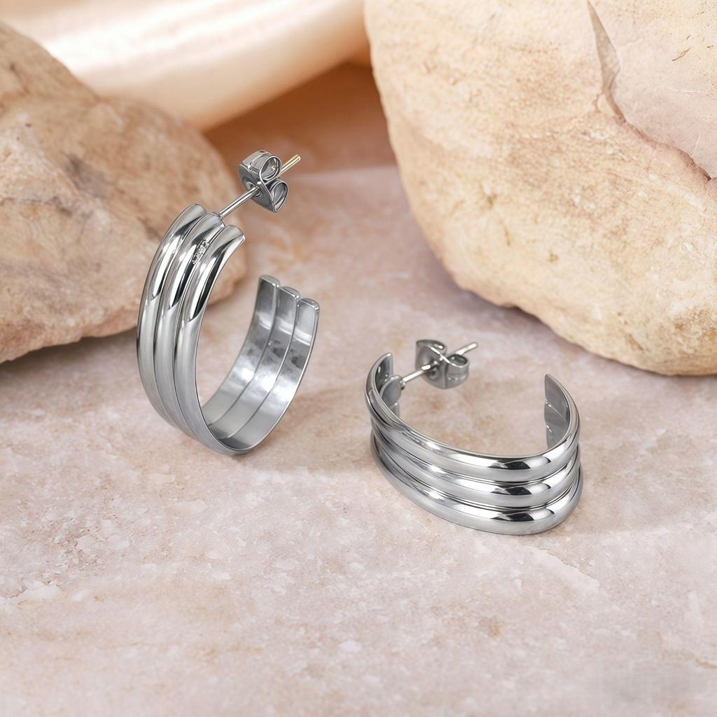 European & American Retro Geometric Hoop Earrings in Titanium Steel with 18K Texture - High-End Niche Design, Trendy Style for Women