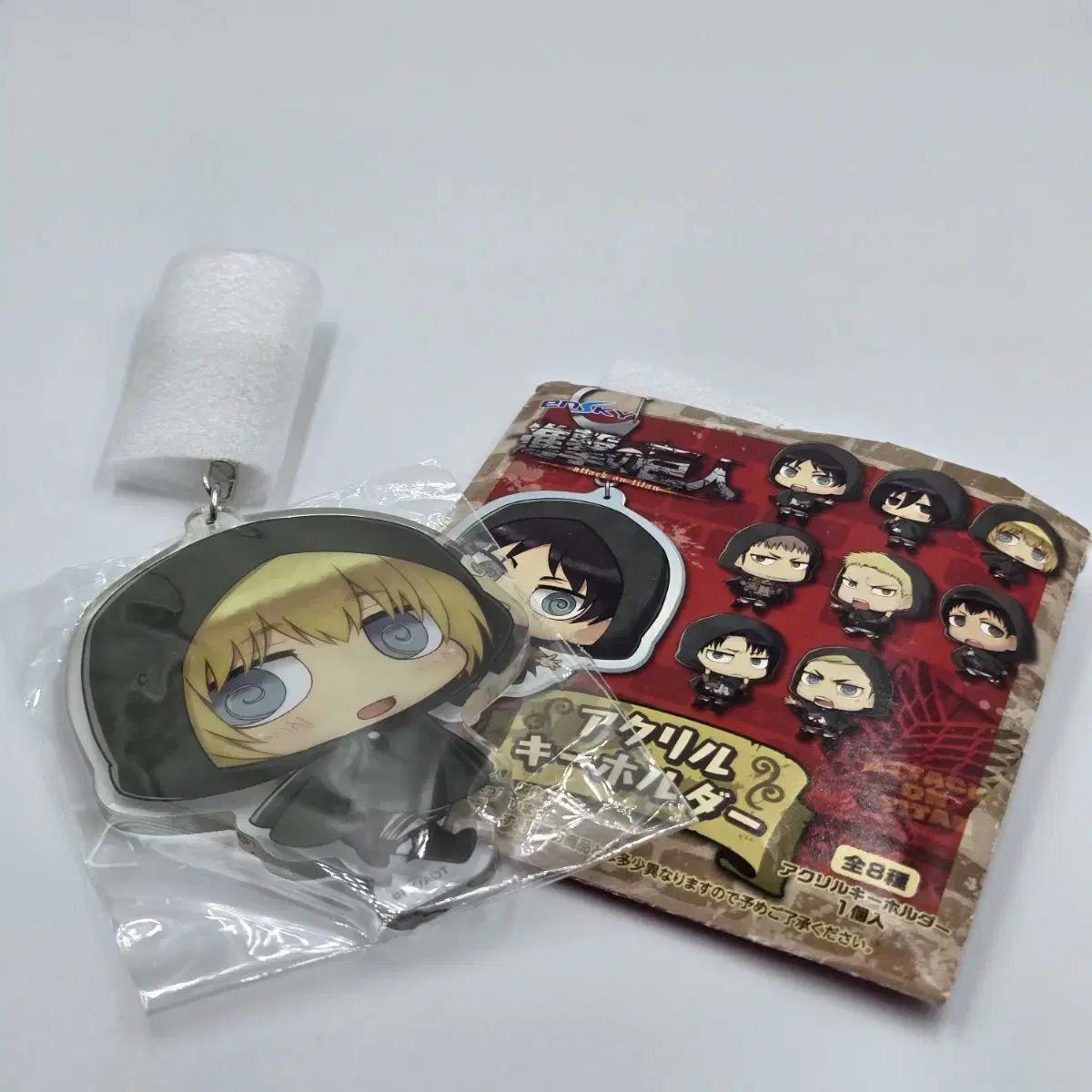 

Продаю акриловый брелок Атака Титанов Армин