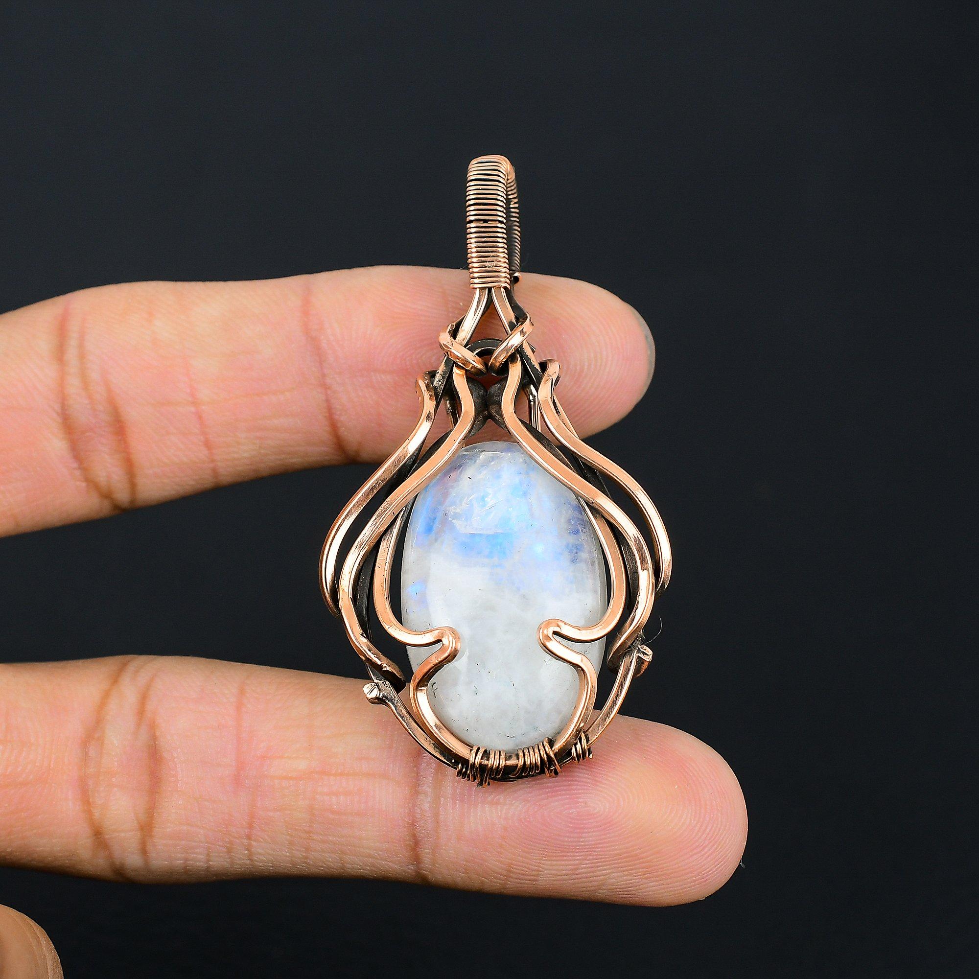 

Лунный камень, драгоценный камень ручной работы из чистой медной проволоки, завернутый в замечательную ювелирную подвеску 2.36 белый