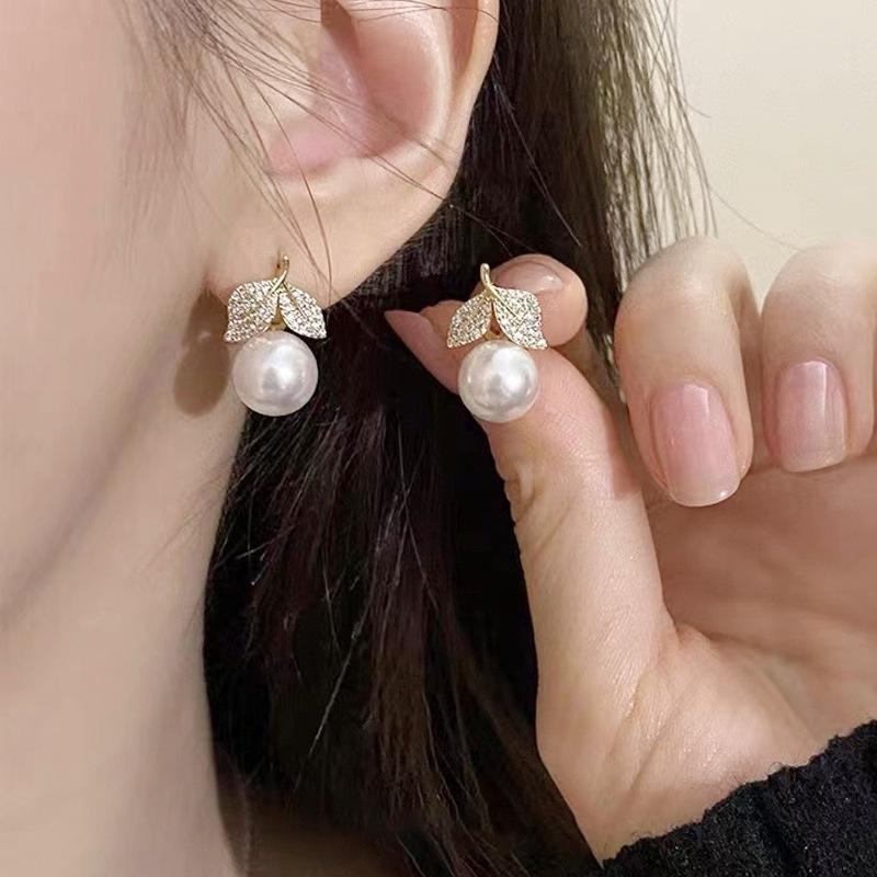 S925 Silver Pearl Leaf Stud Earrings - Elegant 2023 High-End Design for a Fairy-like Exquisite Look