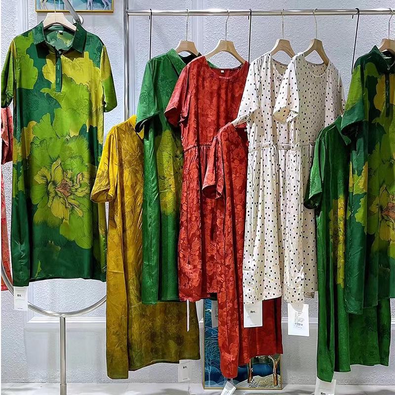 

Элегантное шелковое платье с цветочным принтом в чернильно-синем и белом цветах - Летняя распродажа, прямая трансляция Brand Overstock Wholesale