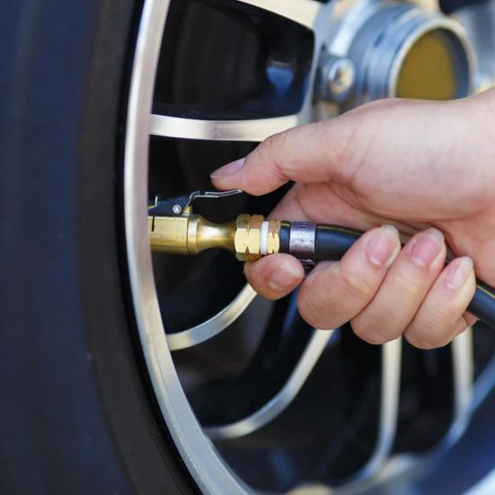 2 Stück Messing Reifenluft-Spannfutter Verriegelbares Pneumatik-Spannfutter mit Silikondichtung Schnellkupplung Reifenventilklemme für Auto-Luftpumpe Tragbarer Auslaufsicherer Adapter