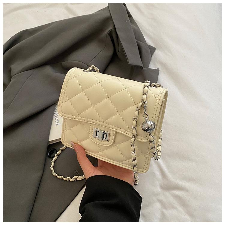 

Модная бриллиантовая цепочка Маленькая квадратная сумка Женский темперамент легкой роскоши Универсальная высококлассная сумка-мессенджер