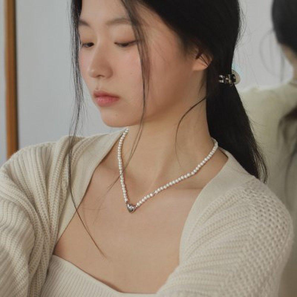 Heart Magnet Cotton Pearl Necklace (2Colors)